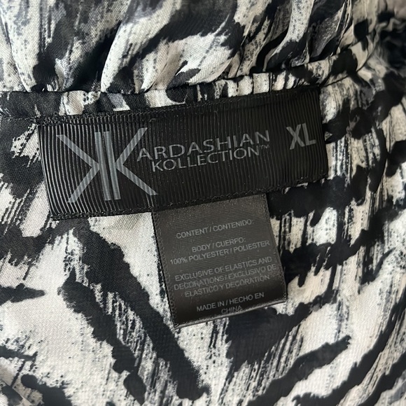 Kardashian Kollection Women's Zebra Print Blouse size XL - Picture 8 of 8